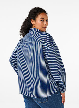 Zizzi Raidallinen farkkupaita, jossa on rintataskut., Blue Denim Stripe, Model image number 1