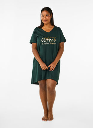 Zizzi Luomupuuvillasta valmistettu v-aukkoinen yöpaita, Scarab Coffee, Model image number 2