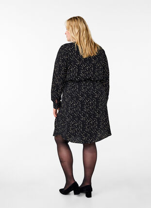 Zizzi Pitkähihainen mekko solmimisnauhalla, Black w. Dot AOP, Model image number 1