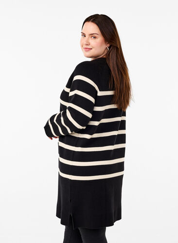 Zizzi Neulemekko, jossa on pyöreä pääntie ja halkio., Black Birch Stripes, Model image number 1