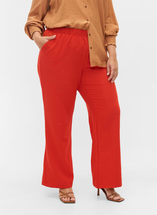 Zizzi Leveälahkeiset housut taskuilla, Fiery Red, Model image number 3