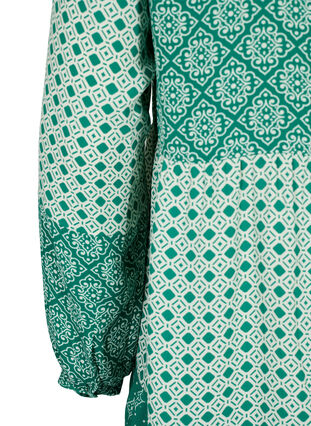Zizzi A-muotoinen mekko, jossa on kuvioita ja leikkauksia, Green AOP, Packshot image number 3