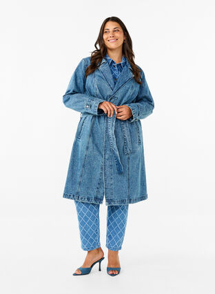 Zizzi Vyöllä varustettu deniminen trenssitakki, Blue Denim, Model image number 1