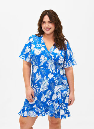 Zizzi Flash – Lyhythihainen kietaisumekko, Skydiver White AOP, Model image number 0