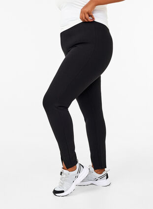 Zizzi Viskoosiset leggingsit etuhalkioilla, Black, Model image number 0