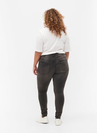 Zizzi Super slim Amy-farkut korkealla vyötäröllä, Dark Grey Denim, Model image number 1