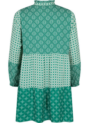 Zizzi A-muotoinen mekko, jossa on kuvioita ja leikkauksia, Green AOP, Packshot image number 1