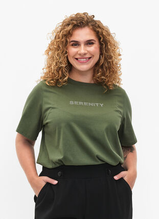 Zizzi Luomupuuvillasta valmistettu t-paita tekstillä, Thyme SERENITY, Model image number 0