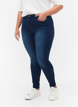 Zizzi Superkapeat Amy-farkut korkealla vyötäröllä, Blue Denim, Model image number 2