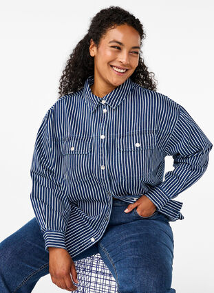 Zizzi Raidallinen farkkupaita, jossa on rintataskut., Blue Denim Stripe, Image image number 0