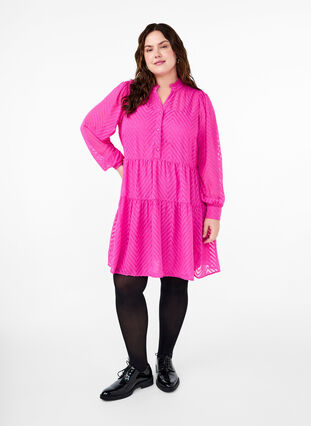 Zizzi Teksturoitu lyhyt mekko röyhelökauluksella, Magenta, Model image number 2