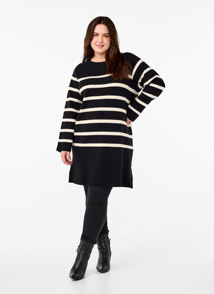 Zizzi Neulemekko, jossa on pyöreä pääntie ja halkio., Black Birch Stripes, Model image number 2