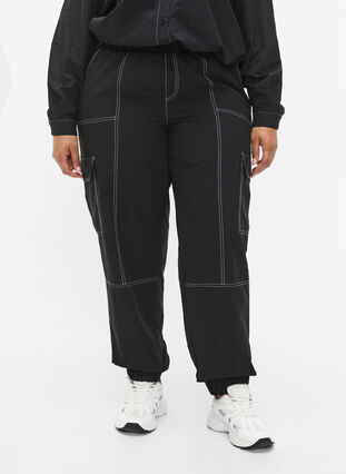 Zizzi Cargo-housut, joissa on kontrastiset ompeleet, Black, Model image number 2
