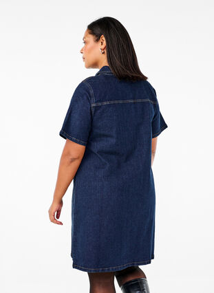 Zizzi Farkkumekko, jossa on lyhyet hihat ja rintataskut, Dark Blue Denim, Model image number 1