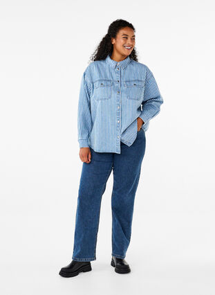 Zizzi Yksivärinen farkkupaita rintataskuilla, Light B.Denim Stripe, Model image number 4