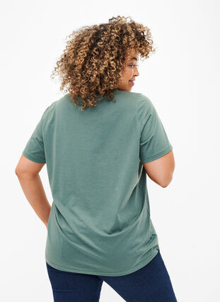 Zizzi FLASH – kuviollinen t-paita, Balsam Green Star, Model image number 1