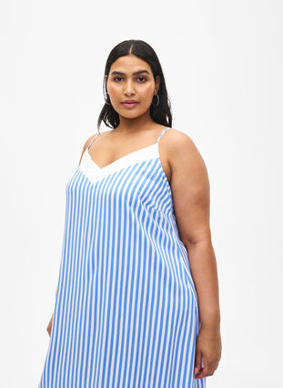 Zizzi FLASH - Raidallinen nauhaolkainmekko viskoosista, L. Blue White Stripe, Model image number 2