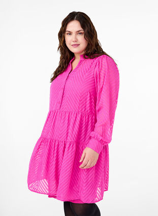 Zizzi Teksturoitu lyhyt mekko röyhelökauluksella, Magenta, Model image number 0