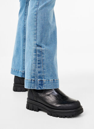 Zizzi Bootcut -farkut halkiolla, Blue Denim, Model image number 3