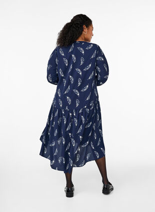 Zizzi Midi-mekko pitkillä hihoilla, Navy B. Feather AOP, Model image number 1