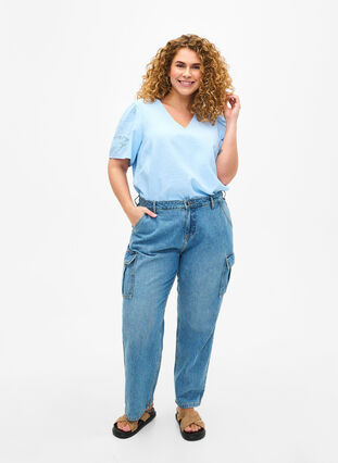 Zizzi Lyhythihainen brodeerattu viskoosipusero, Chambray Blue, Model image number 2