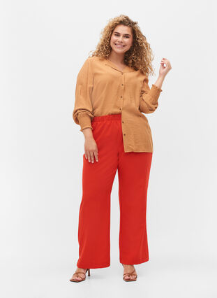 Zizzi Leveälahkeiset housut taskuilla, Fiery Red, Model image number 0