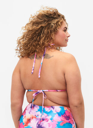 Zizzi Kolmiomallinen bikiniyläosa printillä, Pink Flower, Model image number 1
