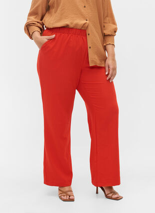 Zizzi Leveälahkeiset housut taskuilla, Fiery Red, Model image number 2