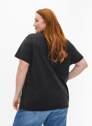 Zizzi Luomupuuvillainen T-paita kotka-kuviolla, Grey California, Model image number 1