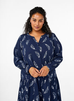 Zizzi Midi-mekko pitkillä hihoilla, Navy B. Feather AOP, Model image number 2